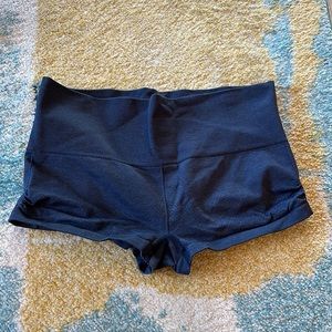 Lululemon ebb to street short